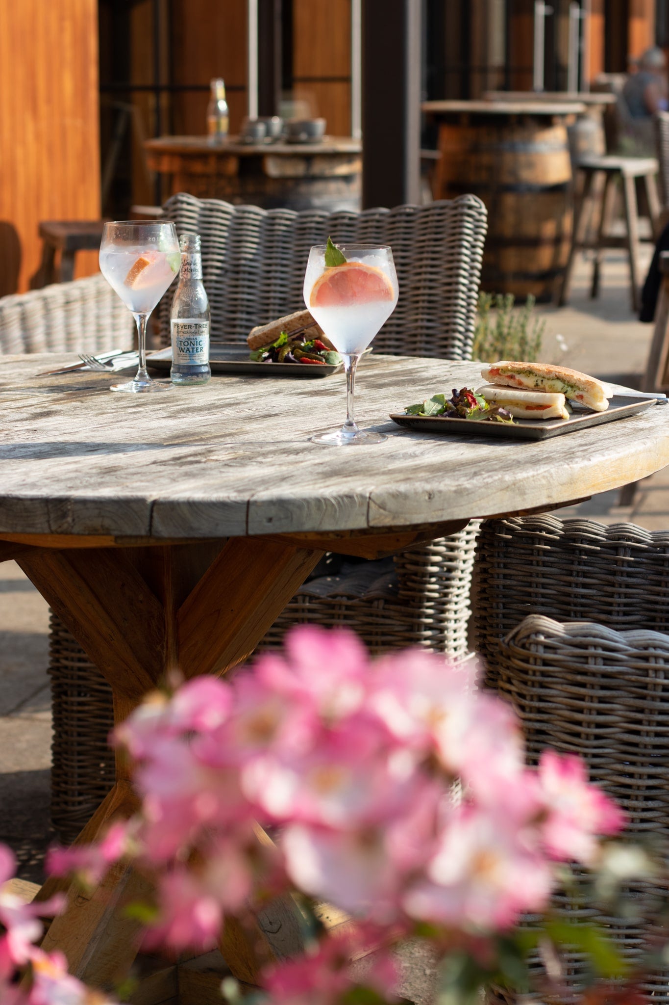 food and gin and tonics outside